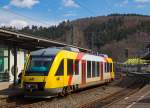   Der VT 202 (95 80 0640 102-9 D-HEB) ein Alstom Coradia LINT 27 der (Hessische Landesbahn), ex Vectus VT 202, fährt am 03.04.2015 als RB 95  Sieg-Dill-Bahn  (Dillenburg - Siegen - Au/Sieg) in