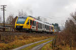   Der Dieseltriebzug VT 267 (95 80 0648 167-4 D-HEB / 95 80 0648 667-3 D-HEB) ein Alstom Coradia LINT 41 der HLB (Hessische Landesbahn), ex Vectus VT 267, erreicht am 12.12.2016 bald den Bf.