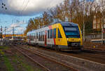 Der Dieseltriebzug VT 262 (95 80 0648 162-5 D-HEB / 95 80 0648 662-4 D-HEB) ein Alstom Coradia LINT 41 der HLB (Hessische Landesbahn) verlässt am 01.11.2021, als RB 93 Rothaarbahn (Bad Berleburg