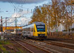 Der Dieseltriebzug VT 262 (95 80 0648 162-5 D-HEB / 95 80 0648 662-4 D-HEB) ein Alstom Coradia LINT 41 der HLB (Hessische Landesbahn) verlässt am 01.11.2021, als RB 93 Rothaarbahn (Bad Berleburg