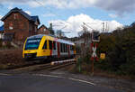 VT 207 ABp (95 80 0640 107-8 D-HEB) ein Alstom Coradia LINT 27 der HLB (Hessische Landesbahn), ex VT 207 der vectus, verl�sst am 19.03.2021 Kirchen/Sieg, in Richtung Betzdorf/Sieg, hier beim B�