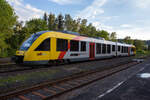Der VT 253 (95 80 0648 153-4 D-HEB / 95 80 0648 653-3 D-HEB) ein Alstom Coradia LINT 41 der HLB (Hessische Landesbahn) am 26 Mai 2024, als RB 96 „Hellertalbahn“ (Betzdorf – Herdorf -