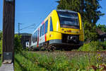 In Froschperspektive, der Verbrennungstriebwagen VT 505 (95 80 1648 105-2 D-HEB / 95 80 1648 605-1 D-HEB) der HLB (Hessische Landesbahn GmbH), ein Alstom Coradia LINT 41 der neuen Generation, hat am 09 Mai 2025 den Bahnhof Betzdorf/Sieg verlassen und fährt, als RB 93  Rothaarbahn  nach Erndtebrück, weiter in Richtung Kirchen/Sieg.

Der LINT 41 der neuen Generation wurde im Juni 2015 von ALSTOM Transport Deutschland GmbH (vormals LHB) in Salzgitter-Watenstedt unter der Fabriknummer D041418-005 gebaut und an die HLB für den Standort Siegen ausgeliefert. Abnahmetag war der 30.06.2015.