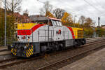 Welch seltener Gast auf der Siegstecke, auch wenn Triebzüge und -wagen der HLB hier Alltag sind, ist die Güterlok der HLB meist in und um Kassel unterwegs.