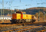   Die Lok 46 (92 80 1277 807-4 D-KSW) der Kreisbahn Siegen-Wittgenstein (KSW) rauscht am 04.12.2016 durch Betzdorf/Sieg in Richtung Köln.