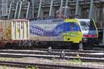 Etwas Versteckt steht Lok 189 912 von Lokomotion mit ihrem Güterzug am Brenner, sie wird kurz vor unserer Abfahrt auch mit ihrem Zug in Richtung Italien den Bahnhof verlassen.