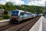 Die an die SBB Cargo International AG vermietete Siemens Vectron MS - 193 110  Zugersee  (91 80 6193 110-4 D-Rpool) der Railpool GmbH (M�nchen) f�hrt am 09 Juni 2026 mit einem KLV-Zug der HUPAC durch den Bahnhof Kirchen/Sieg in Richtung Siegen. 

Die SIEMENS Vectron MS (X4E) wurde 2023 von Siemens Mobility in M�nchen-Allach unter der Fabriknummer 23293 gebaut. Die mit 6.400 kW konzipierte Mehrsystemlok ist in der Variante A22 ausgef�hrt und hat so die und hat so die Zulassungen und entspr. L�nderpakete f�r Deutschland, �sterreich, Schweiz, Italien und die Niederlande (D / A / CH / I / NL). Sie ist die 300th Lokomotive der Railpool.
