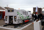 Vossloh pr�sentierte auf der 28. Internationale Ausstellung Fahrwegtechnik (iaf) in M�nster, hier am 31 Mai 2022, die Vossloh Schienenschleifmaschine HSG – city (HSG steht f�r High Speed Grinding). 

HSG-city: Pr�ventive Schieneninstandhaltung im Nahverkehr
High Speed Grinding (HSG) behebt leichte bis mittlere Schienenfehler
und wirkt zuverl�ssig einem erneuten Fehlerwachstum entgegen. Der kompakte HSG-city kommt haupts�chlich im Nahverkehr zum Einsatz.

Schnell, Leise, Flexibel und Schleifen im Fahrplan auf kurzen Strecken:
Auch im �PNV und auf Kurzstrecken f�hren Verkehrslasten sowie starkes Beschleunigen und Bremsen zu Sch�den, etwa in Form von Riffeln oder Schlupfwellen, Verschlei� oder Head Checks an der Schiene. Die L�sung von Vossloh f�r den Nahverkehr: Smarte und vorausschauende Instandhaltung mit HSG-city.

Wenn Schienen nicht bearbeitet werden, steigt die L�rmbel�stigung f�r Anwohner durch Riffel und durch die Belastung des rollenden Materials droht der verfr�hte, kostenintensive Schienenaustausch.

High Speed Grinding (HSG) behebt leichte bis mittlere Schienenfehler, beugt neuem Fehlerwachstum zuverl�ssig vor und mindert dabei effektiv Vibrationen und Ger�uschemissionen durch Zugverkehr um bis zu 10 Dezibel. Dabei ist HSG-city die schnellste Nahverkehrs- bzw. Kurzstreckenschleifmaschine auf dem Markt. Mit einer variablen Arbeitsgeschwindigkeit von 8 bis 60 km/h l�sst sie sich flexibel in den Fahrplan einpassen, ganz ohne Vorbereitungen und Streckensperrungen.

Durch ihre kompakte Form passt sie in jedes Lichtraumprofil, sie kann vorw�rts und r�ckw�rts ausgerichtet arbeiten, eignet sich daher f�r viele Arten von Zug- und Schubmaschinen, wie z. B. Zweiwegefahrzeuge und l�sst sich ganz einfach vom Triebfahrzeug aus fernsteuern.

Vorteile:
High Speed Grinding (HSG) behebt leichte bis mittlere Schienenfehler und wirkt zuverl�ssig einem erneuten Fehlerwachstum entgegen.
Der kompakte HSG-city kommt haupts�chlich im Nahverkehr zum Einsatz.
Schnelle und sichere Schienenfehlerpr�vention
Schleifen im regul�ren Fahrplan
Keine Sperrpause, kein Schaltmittelausbau
Bis zu 130 km Schleifleistung pro Schicht 
Tunneltauglich ohne nachtr�gliche Reinigung
Bis zu 100 % l�ngere Schienenlebensdauer
L�rmreduzierung bis 10 dB (A)

Einsatzgebiete:
Pr�ventive Schienenbearbeitung
L�rmreduktion
Schmierfilmbeseitigung
Neulagenschleifen

TECHNISCHE DATEN:
Spurweite: 1.435 mm
Anzahl der Achsen: 2 
L�nge �ber Puffer:  5.720 mm
Achsabstand: 2.600 mm 
H�he:  2.112 mm
Breite:  2.113 mm
Lichtraumprofil: schmale Stra�enbahn (Berlin „klein“, London „deep tube“)
Eigengewicht:  ca. 10 t 
zul. Gesamtgewicht: ca. 12 t
max. Achslast: 6,5 t 
max. Metergewicht: 4,8 t
Abschleppgeschwindigkeit:  60 km/h
Arbeitsgeschwindigkeit:  8–60 km/h
kleinster befahrbarer Radius (Transport): 18 m
kleinster befahrbarer Radius (Arbeiten): 30 m
max. Steigung: 40 ‰
Transport: Nicht angetriebenes Nebenfahrzeug gem�� DIN EN 14033
Wetterabh�ngigkeit: Schleifbetrieb bei -10 �C bis +40 �C, bei Schnee nur Fahrbetrieb gestattet, Schleifarbeiten nur bei Schneefreiheit gestattet
Leistungsdaten: 1 Schleifbalken pro Schiene, 24 Steine pro Balken (12 im
Einsatz, 12 als Ersatz)
max. Abtrag pro �berfahrt: 0,01 
Staubbeh�lter: 4 St�ck (integriert)

Quelle: Vossloh Rail Service GmbH
