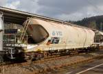 4-achsiger Drehgestell-Staubgutwagen (128 m� Silowaggon) 33 RIV 80 D-VTGD 9307 009-6 Gattung Uacs, der VTG AG (Hamburg) am 31.01.2015 bei der Zugdurchfahrt in Betzdorf/Sieg.