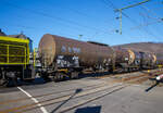 Vierachsiger 71 m� Drehgestell-Kesselwagen 37 80 7834 783-8 D-VTG, der Gattung Zans, der VTG (Hamburg) vermietet an Henkel, am 14.02.2023 im Zugverband, eingereiht in den sogenannten  Henkelzug , bei