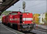 Die Westerwaldbahn (WEBA) Lok 5 (DH 1004) durchf�hrt am 12.10.2012 den Bahnhof von Betzdorf (Sieg) mit einem gemischten G�terzug.