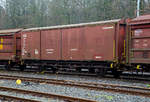 Privater gedeckter G�terwagen mit Schiebew�nden der Gattung Hills, 10 80 2102 000-4, WEBA 02  (10 80 DB 210 2 000-4), der Westerwaldbahn (WEBA) abgestellt am 20.12.2020 auf dem Betriebshof der