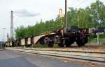 Gelenk-Containertragwagen mit 6 Rads�tzen der Gattung Sggmrs 104´.45 (33 68 4954 523-9 D-AAEC) der AAE Cargo AG (CH), eingestellt in Deutschland, abgestellt am 29.08.2013 in Kreuztal.