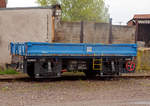 Ein zweiachsiger Wagen (eine Art Gleiskraftwagenanh�nger ohne Nummer) der TRANSPORTWERK Magdeburger Hafen GmbH am 06.05.2017 im Wissenschaftshafen Magdeburg.