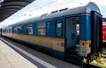 Der „alex“ Reisezugwagen der ersten/zweiten Wagenklasse 56 80 39-95 507-1 D-DLB, der Gattung ABvmz, des alex der DBL - Die L�nderbahn GmbH, steht am 21 April 2023, eingereiht in den RE 2