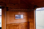 Detailbild der Gepäckablage im schönen vierachsigen Schmalspurig modernisierter Altbau Personenwagen 970-405, der Gattung KB4 (ex sächsischen Gattung 720), der