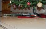 Für die nun beginnende Adventszeit wünsche ich allen ruhige, besinnliche Tage und natürlich  Frohe Weihnachten!     (BLS Re 4/4 mit einem  Bummler  in der Weihnachtszeit)    26.12.2022