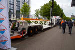 Ein ungewöhnliches ZW-Tieflader-Fahrzeug (VMS - Multiservice Vehicle) präsentierte die rumänischen Hersteller HIAROM Railway srl und CONTRAIL Machinery srl, auf der 28. Internationale Ausstellung Fahrwegtechnik 2022 (iaf) in Münster, hier am 31 Mai 2022. Das Fahrzeug ist wohl für die französischen Gleisbauer TSO und Eiffage Rail.

Das Fahrzeug bzw. Multiservice Vehicle (VMS) eingesetzt ist speziell für den Eisenbahntunnelbau. Das VMS ist in zwei Varianten „Schiene und Straße“ und „Schiene oder Straße“ erhältlich. Das maximale Fahrzeuggewicht beträgt 34 t. Eis hat 2 Fahrersitze, um Kehrtwendungen im Tunnel zu vermeiden. Dieses Fahrzeug hat zudem einen Ladekran HIAB X-HiDuo 188.
