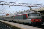 Am 18 Mai 2006 steht SNCF 67438 mit ein CoRail nach Dijon in Lyon Part-Dieu.