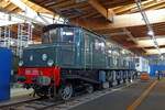 SNCF 2D2 Ellok 5516 steht am 30 Mai 2019 ins Cité du Train in Mulhouse. Wie die SBB Ae 3/6 und Ae 4/7 besitzen diese Elloks Büchli-Antriebe, aber bei die Fransösische Elloks ist dieser Antrieb an beide Seiten des Loklaufwercks positioniert.