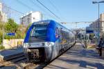   Der vierteilige Hybrid BGC-AGC-Triebzug (bimode) der SNCF TER Provence-Alpes-Côte d'Azur B 81645 - B 81646  Touloubre  fährt am 26.03.2015 durch den Bahnhof Marseille-Blancarde in Richtung