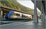 Der SNCF X 73755 wartet als TER 18136 in Vallorbe auf die Abfahrt nach Frasne. Links im Bild kaum erkennbar steht ein SBB RABe 523.1 der als S2 von Aigle angekommen ist und für die Rückfahrt verstärkt wird, dies ist insofern von Bedeutung, dass die Verstärkungskomposition an diesem Tag nicht schon bereit stand und mir die Sicht, bzw, das Foto auf den SNCF X 73355 verwehrte. Im Übrigen ist dem angeschnitten Schild  Überschreiten der Geleise verboten  absolut Beachtung zu schenken, der Gang durch Unterführung ist eine Reise in eine längst vergessen geglaubte Welt. 

21. Juli 2022