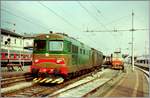 Die FS D 345 1117 rangiert in Domodossola ihren Heizwagen an den Zug nach Novara.