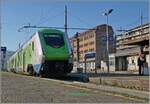 Der aus Milano in Domodossola eintreffende Trenord ETR 521  Rock  lenkt die Blicke der Dame am rechten Bildrand auf sich, wobei ich diesen Blick aus rechtlichen Gründen  verändern  musste. 

31. Oktober 2024
