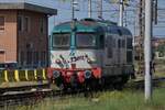 Diesellok D 345 1113 durchquert den Abstellbereich vom Bahnhof von Verona.