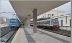 Der Nachtzug IN 1955 aus Roma Termini mit der E 464.311 ist in Siracusa angekommen und der IC 724 nach Roma Termini mit der E 464.191  wird gerade bereit gestellt.

16. M�rz 2026 
