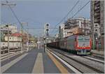 Die in Barletta mit einer weiteren E 652 eintreffenden FS Mercitalia E 652 048 scheint neu gestrichen zu sein.