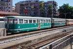 Der Schmalspur Beiwagen FCE R.551 der Ferrovia Circumetnea (FCE) abgestellt beim Bahnhof Catania Borgo hier am Sonntag des 17.07.2022.

Die Beiwagen R.551 und R.552 sind zwei Fahrzeuge der Ferrovia Circumetnea (FCE) die 1954 von Officine Raffaele Ranieri di Roma (den Werkst�tten Raffaele Ranieri in Rom) speziell f�r die zugeh�rigen Verbrennungs-Triebwagen ALn 541 und 542 gebaut wurden.

In den 1950er Jahren musste die Ferrovia Circumetnea das alte, veraltete Rollmaterial ersetzen, um den immer anspruchsvolleren Bed�rfnissen der Reisenden gerecht zu werden, die damals noch die Dampflokomotiven und ALn 56 Triebwagen nutzten, die zwischen Ende der 1930er und Anfang der 1940er Jahre in Betrieb genommen wurden. Aus diesem Grund wurden 1954 die beiden Beiwagen R.551 und R.552 bei der Officine Raffaele Ranieri in Rom beauftragt, sie zu den zulieferten, als  ALn 541-542  bezeichneten Triebwagen, zuliefern.

Die 950 mm Schmalspur Wagen haben 88 Sitzpl�tze, urspr�nglich 32 davon in der ersten Klasse und 56 in der zweiten Klasse, sp�ter wurde das Klassenkriterium, genau wie bei allen anderen FCE-Fahrzeugen, abgeschafft und es gab nur noch die 2. Klasse. Die Triebz�ge fuhren bis zu 75 km/h. Die Beiwagen laufen auf zwei 2-achsigen Drehgestellen.

Im Gegensatz zu den Triebwagen, die 1980 ausgemustert wurden, wurden die Beiwagen R.551 und R.552 weiter verwendet, der R.552 sogar bis 2018-2019.

Dahinter steht noch der Schmalspur- Personenwagen FCE 258.

Quelle: Wikipedia (Italienisch)
