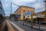 Der Bahnhof Lentini/Sizilien (italienisch Stazione di Lentini/Sicilia) bei km 154,4 an der Bahnstrecke Messina–Syrakus (RFI 152) am 19 Juli 2022.