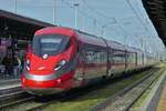 ETR 400 (1000), Frecciarossa, 29, ist in den Bahnhof von Verona Porta Nuova eingefahren.