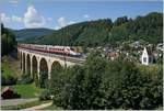 Der FS Trenitalia ETR 610 001 ist als (umgeleiteter) EC 10150 auf seiner Fahrt von Milano nach Basel bei Rümligen unterwegs.