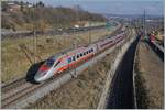 Der FS Trenitalia ETR 610 003 fährt kurz vor Denges-Ecahndens am Rangierbhanhof von Lausanne vorbei.