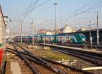 
Der ETR 350.008 der Ferrovie Emilia Romagna (FER) verlässt am 29.12.2015 den Bahnhof Milano Centrale (Mailand Zentral). 

Diese fünfteiligen elektrischen Niederflurtriebzüge vom Typ Stadler FLIRT haben eine Höchstgeschwindigkeit von 160 km/h und eine Speisespannung von 3 kV DC. Für die Ferrovie Emilia Romagna wurden 2012 von Stadler Rail und dem italienischen Schienenfahrzeugbauer AnsaldoBreda 12 dieser FLIRT gebaut, eine Option für 20 weitere Triebzüge besteht noch.

Technische Daten:
Spurweite: 1.435 mm (Normalspur)
Achsanordnung: Bo’+2’+2’+2’+2’+Bo’
Speisespannung: 3kV DC
Länge über Kupplung: 90.178 mm
Fahrzeugbreite: 2.880 mm
Fahrzeughöhe: 4.275 mm
Fußbodenhöhe Niederflur: 600 mm
Fußbodenhöhe Hochflur: 1.120 mm
Einstiegsbreite: 1.300 mm je Tür
Längsdruckkraft:1.500 kN
Sitzplätze: 269 
Klappsitze: 77
Stehplätze (4 Pers./m²): 350
Dienstgewicht: ca. 143 t
Motordrehgestell-Achsabstand: 2.700 mm
Laufdrehgestell-Achsabstand: 2.700 mm
Triebraddurchmesser: 860 mm
Laufraddurchmesser: 750 mm
Dauerleistung am Rad: 2.000 kW 
Max. Leistung am Rad: 2.700 kW
Anfahrzugkraft: 200 kN
Höchstgeschwindigkeit: 160 km/h
Anfahrbeschleunigung: 1,0 m/s²
Kupplung: Scharfenbergkupplung (Schaku) Typ 10

Quellen: Stadler Rail