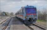 Die beiden Aln 663 078 und 077 verlassen nach einem kurzen Halt den Bahnhof Brescello-Viadana.