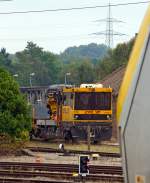   Etwas versteckt abgestellt ist der CFL Robel IIF 706 (99 82 9210 706-2 L CFL IF) am 14.09.2014 beim Bahnhof Ettelbrück (Ettelbréck).