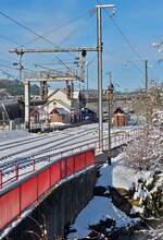 Bahnhof von Clervaux am 21.01.2023. Foto geschossen von Jeanny mit dem Händy.  
Selbst bis hier kommt am Wochenende kein Zug, wer in Richtung Lüttich fahren will muß hier den Bus bis nach Gouvy (B) nehmen. 
Ab hier besteht auch eine Direkt Verbindung mit Ettelbrück und eine über Drauffelt – Wilwerwiltz nach Kautenbach, von hier verkehren die Züge bis auf weiteres im Stundentakt in Richtung Stadt Luxemburg. 