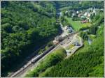 Eine der sch�nsten Fotostellen in Luxemburg befindet sich hoch �ber Kautenbach auf dem Aussichtspunkt  Hockslay , von wo man den Keilbahnhof, sowie das Dorf �berblicken kann.