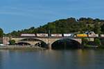 CFL 4012 mit abgesenktem Stromabnehmer mit einem Güterzug am hacken auf der Sauerbrücke (Grenzbrücke zwischen Deutschland und Luxemburg) kurz vor Wasserbillig, aus Richtung Trier in