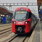 CFL 2452 im Bahnhof von Luxemburg, kurz vor der Abfahrt nach Athus (B).