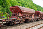 Der CFL Schotterwagen der Gattung Uads, UIC-Fahrzeug-Nr: 80 82 RIV L-CFLIF 9786 007-0, der CFL Infrastruktur war am 14.05.2016 im Bahnhof von Goebelsm�hle (Giewelsmillen) abgestellt.