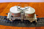 Mein Märklin H0 46618 Silo-/Staubgutwagen Ucs 908 DB AG.

Vorbild: Zweiachsiger Silo-/Staubgutwagen mit Druckluft-Entleerung der Gattung Ucs 908 (ex Kds 54) der DB AG, mit Werbeanschrift der akw - Amberger Kaolinwerke GmbH, Hirschau, Betriebszustand um 2004.

Ein sehr detailliertes und detailreiches Modell eines zweiachsigen Silo-/Staubgutwagen der Gattung Ucs 908, Betr.-Nr. 21 80 9106 133-1 der DB AG, mit Werbeanschrift der akw - Amberger Kaolinwerke GmbH, Hirschau, Betriebszustand um 2004,

Herdorf am 09.10.2024
