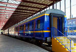 Der Personenwagen NL-NS 61 84 89-70 003-8 (Sr 10) Salonwagen Königin Beatrix vom königlichen Zug „Koninklijke Trein“ (Hofzug) am 29 April 2025 im Het Spoorwegmuseum (bis 2005 NSM