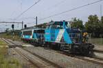 TCS 111001, ex-NS 709, schiebt ein Ellok durch Blerick am 7 Augustus 2025.