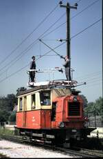�BB Mariazeller Bahn MzB X 532s.01 Turmtriebwagen bei Arbeiten in Hofstetten-Gr�nau am 04.08.1986.
