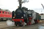 �GEG 638.1301 dampft ins Lokpark Ampflwang am 31 Mai 2009 gerade nach eine kleine Regenschauer.
