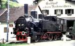 ÖBB 97.217 Zahnraddampflok auf Sockel in Vordernberg am 13.08.1986.
